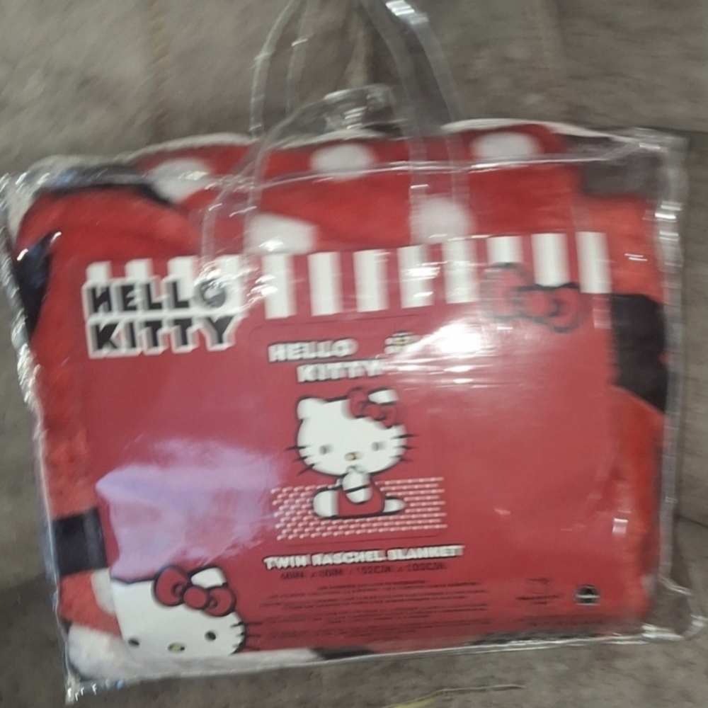 Red Hello Kitty Blanket⁹